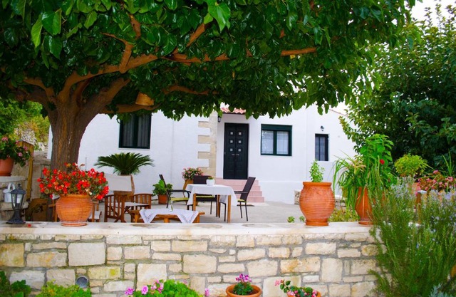 Chrisa Holiday Home