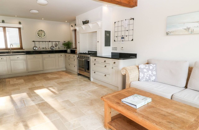 CHURCH BARN, pet friendly, character holiday cottage in North Tawton