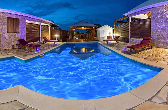 Cinnamon Bungalow, swimming pool, classified 4 stars