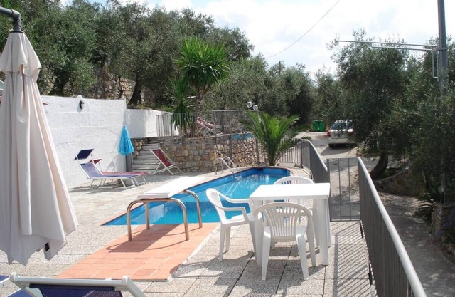 Cinque - Casetta Apartment with panoramic view, among the olive trees, sea 15 km