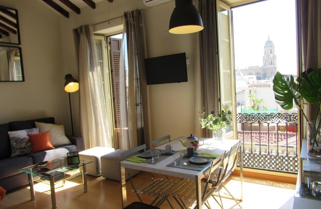 CITY CENTER CATHEDRAL VIEWS & FREE WIFI (6PAX)