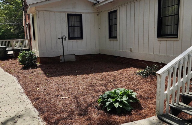 City Charmer Cottage- 3-bed, 2 bath- 1000sf apartment in downtown Wilson