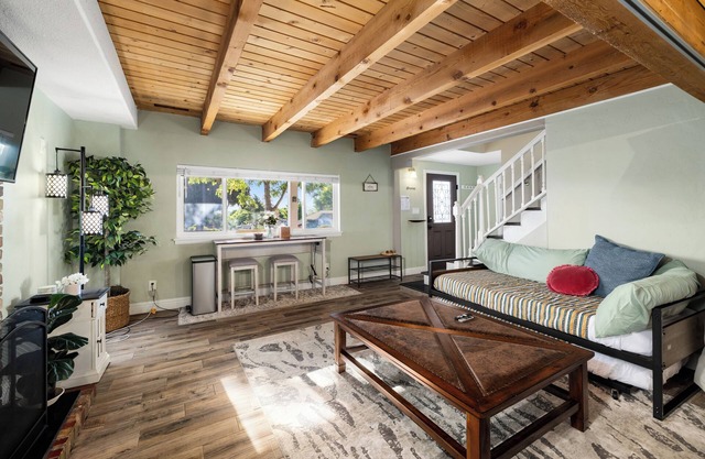 City/Mtn view, 2100sqft House, Ski Tahoe 35min