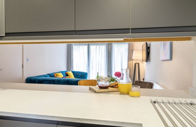 City Walls Sanctuary - 5 - a family break that sleeps 4 guests in 2 bedrooms