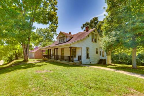 Classic Stewart Home about 2 Mi To Boat Launch!