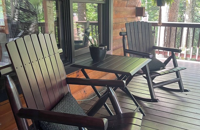 Classic Stylish Cabin in Cherry Log w/Hot Tub, Fire Pit & Seclusion