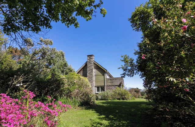CLAYMODDIE, pet friendly, with open fire in Isle Of Whithorn