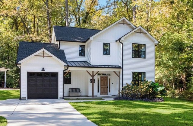Clayton 3BR Modern Farmhouse & Downtown Sleeps 8