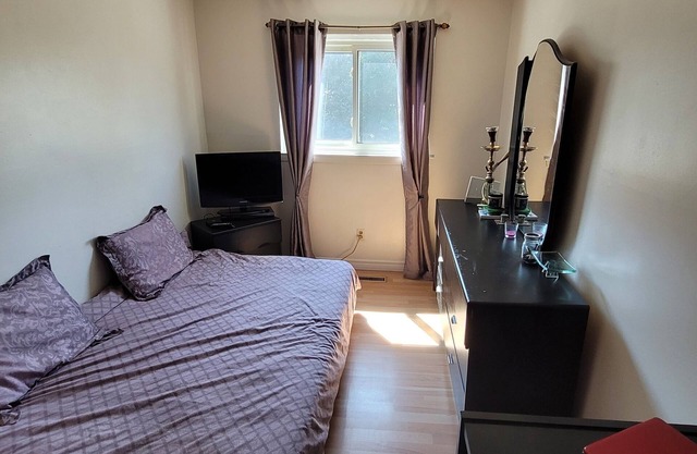 Clean and cozy private room.