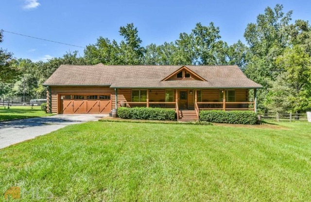 Clean & Cozy Cabin in the Woods