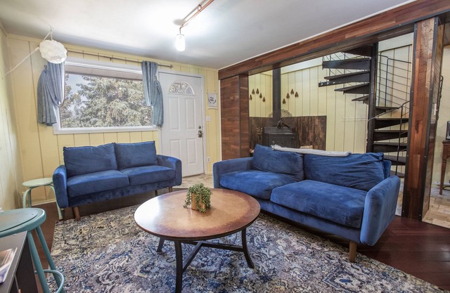 CLEAN&COZY Stocked Kitchen 20% off month stays!