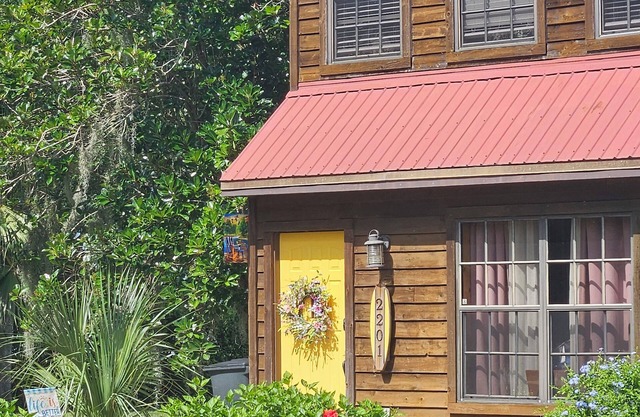 Clinch Lake Cottage - Swimming, Bass Fishing, Birdwatching AND Pet Friendly