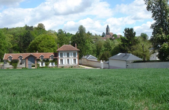 Close to Disney & Paris splendor & authentically renovated Brie farmhouse