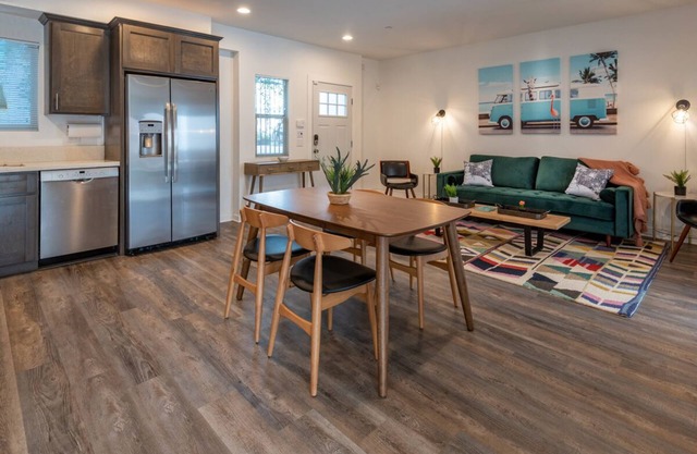 Close to it all! Long Beach 5bed/4bath