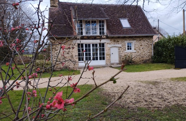 Closed to Dordogne, 2023 Fully Renovated Cottage in a quiet countryside place.
