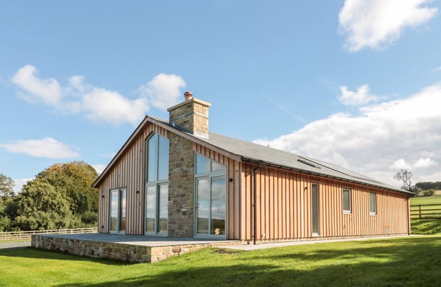 CLOVER COTTAGE, family friendly, luxury holiday cottage in Corbridge