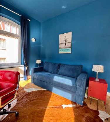 CLS Große City Altbau Wohnung für 4 Personen mit XXL Dusche, neues Bad, Dielen, Schlafsofa 160x200 mit 20cm Matratze, Smart TV & schnellem WLAN in Hildesheim Ost, Nähe HAWK, Uni, Bosch, Ostbahnhof, A7