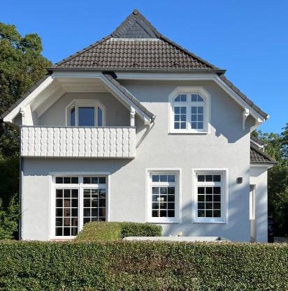 CLS Moderne Villa Bad Schwartau mit Garten für bis zu 6 Personen, 2 E-Ladesäulen, 3 Parkplätze, Loggia, großes Haus zwischen Lübeck und Ostsee, ideale A1 Anbindung nach Hamburg, Lübeck, Timmendorfer Strand