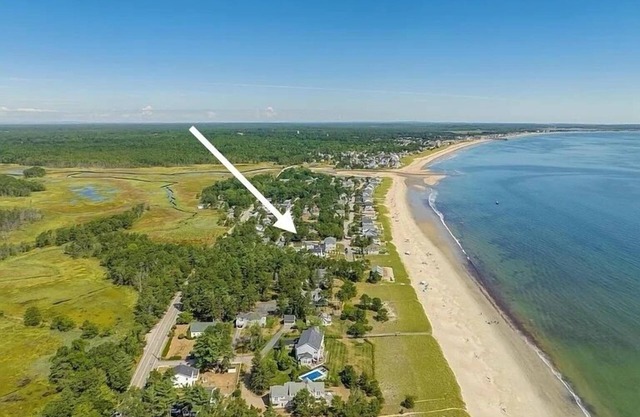 Coastal Charm 2 Bedroom Beach Cottage ~Just Steps to the Beach in Kinney Shores~