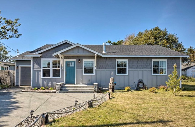 Coastal Getaway by Pebble Beach and Redwoods!