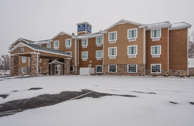 Cobblestone Hotel & Suites - Hutchinson