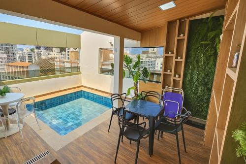 Cobertura com Piscina e Churrasqueira - Enseada
