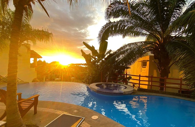 Coco Sunset Getaway. Tropical Paradise with Majestic Pacific Sunsets!