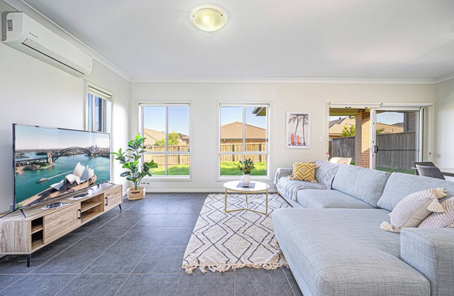 Colebee Modern 4BR House Spacious & Close to Park