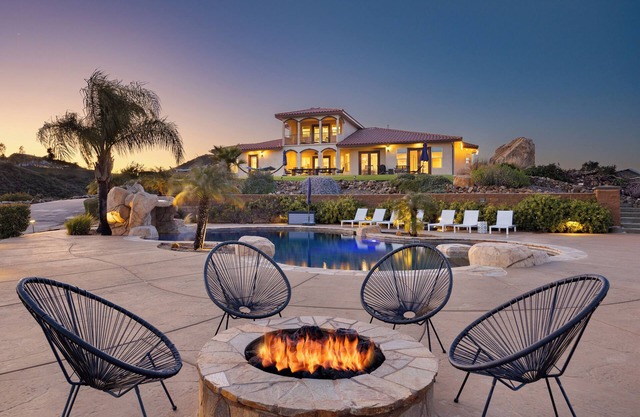 Colina by AvantStay | Private Mountain Top Oasis w/Pool, Hot Tub, Putting Green