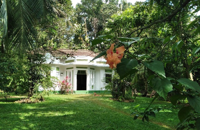 Colonial House Hide Away In The Nature Near The Beach Talalla . [ Just 200 m]