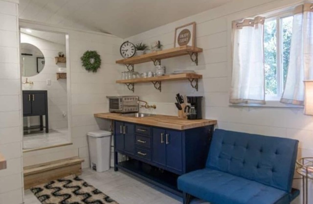 Columbus First Tiny House! Cozy, Modern, and Fun!