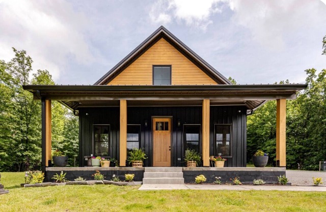 Come visit Whiskeys Hideaway, a beautiful getaway located In Bourbon country
