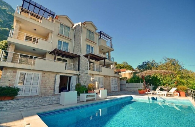 Comfort One-Bedroom with a Pool and Sea View