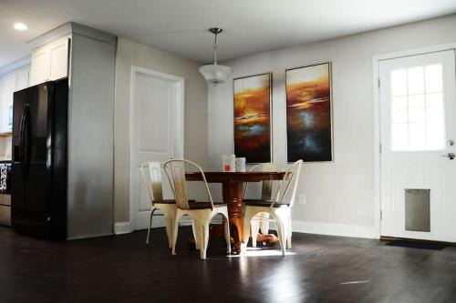 Comfortable 3 bed, 2 bath, pet friendly home close to Baton Rouge