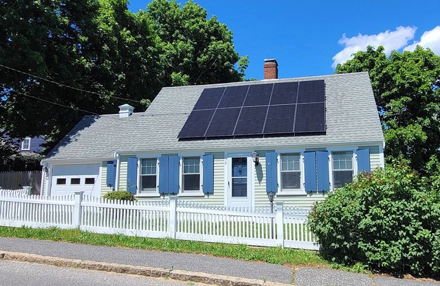 Comfortable 3BD-A/C, , Enclosed Outdoor Shower, Walk to Town, Pier & Mayo Beach