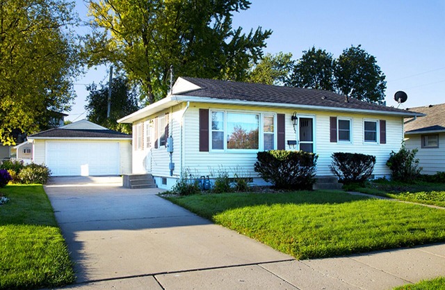 Comfortable 3BR/2BA Home – Walkable to Mayo & St. Mary’s, Pet Friendly