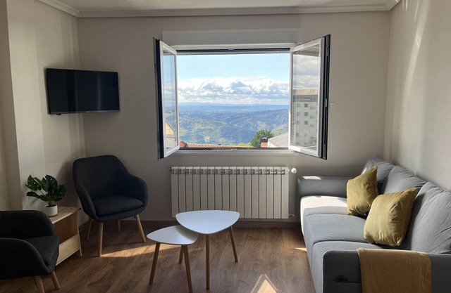 Comfortable and quiet apartment in the old town of Castro Caldelas