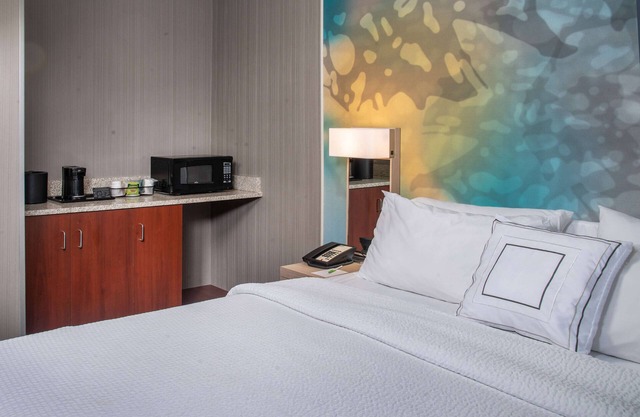 Comfortable Countryside Stay! Free Parking, Onsite Pool, Pets Allowed