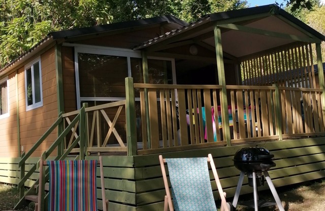 Comfortable family chalet 10 metres from the Dordogne river