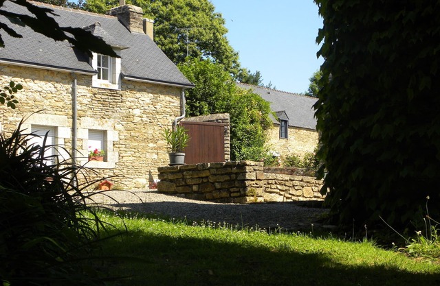 Comfortable, functional and quiet longère. 1km from Pont Aven