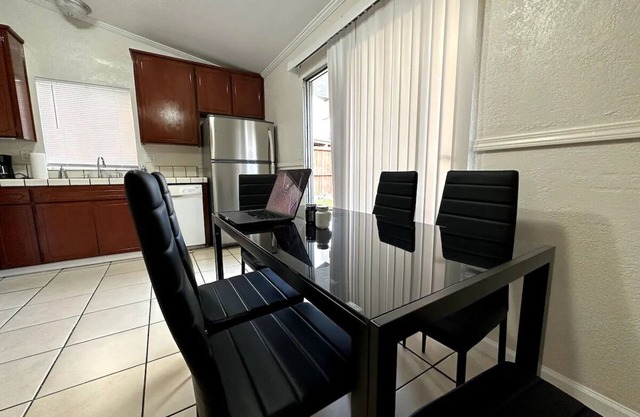 Comfortable House w/Wi-Fi/TV
