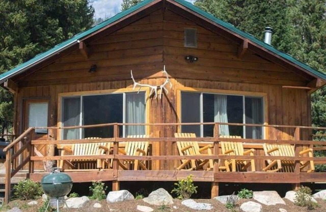 Comfortable size house overlooking the town of Silver Gate