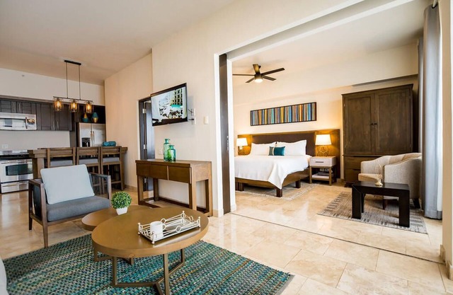 Comfortable Stay! Spacious & Pet-friendly 2BR Suite with Ocean View & Kitchen!
