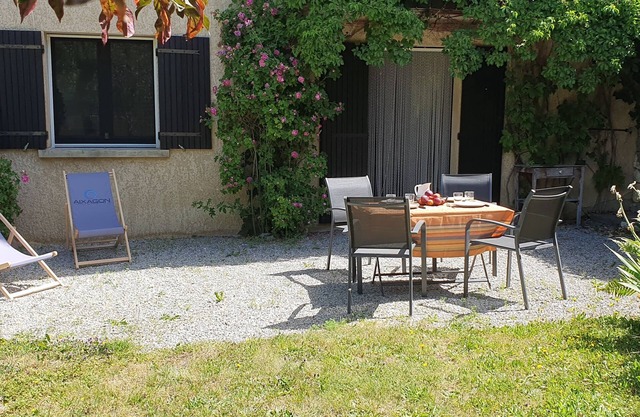 Comfortable T2 gite near resort