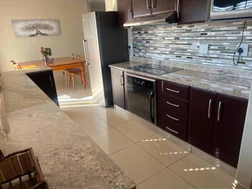 Comfortable Townhouse Haven- PMB