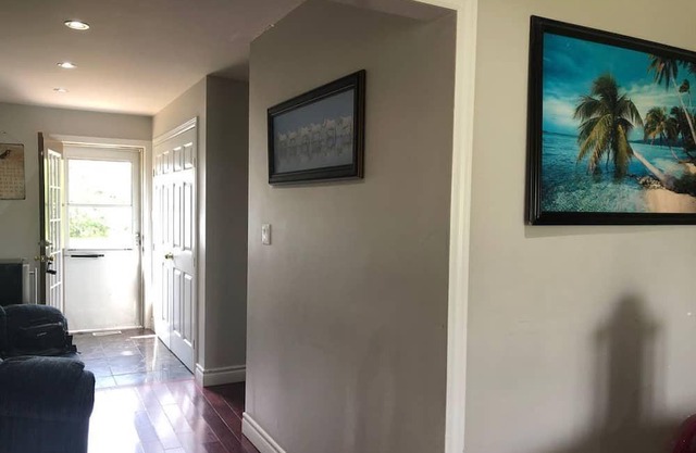 Comfy 5 Bedroom Cottage, 1 Hr Toronto