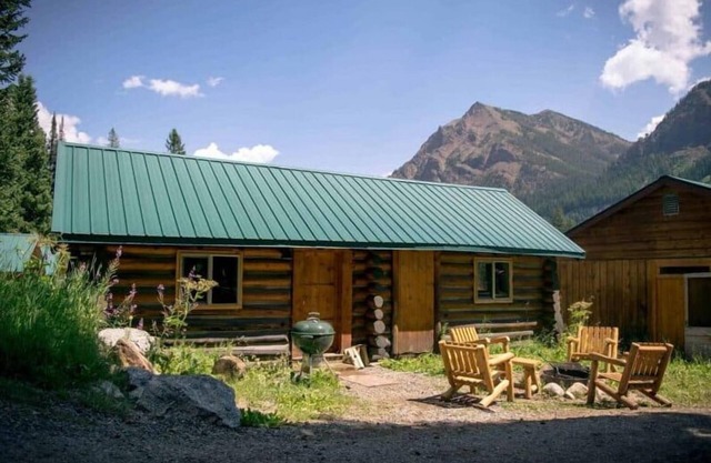 Comfy cabin is situated on the Silver Gate property which overlooks 10,000ft tall mountain peaks surrounding the town.