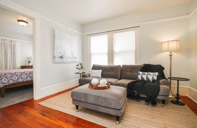 Comfy Family-Friendly 2BR Near Piedmont w/Parking