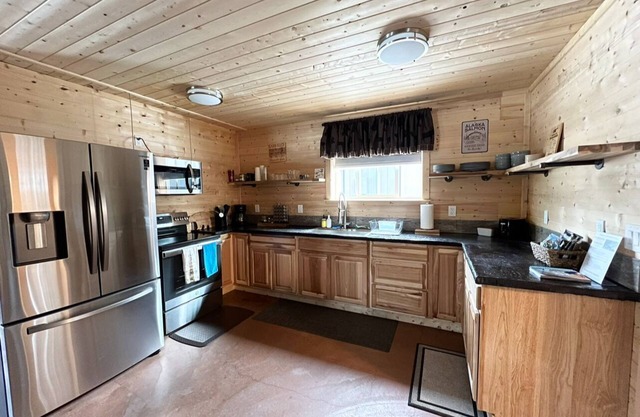 Comfy Funny River retreat close to Soldotna and some of the best fishing holes!