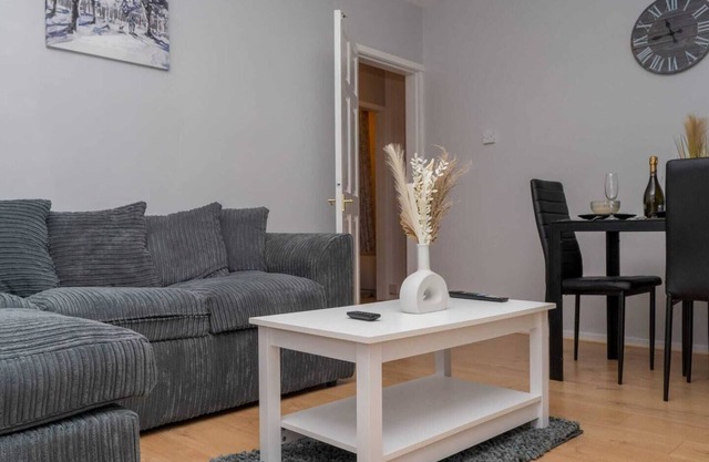 Comfy Home with Parking